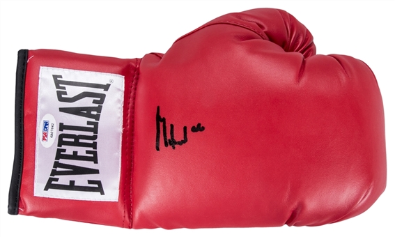 Muhammad Ali Signed Everlast Boxing Glove (PSA/DNA GEM MT 10)